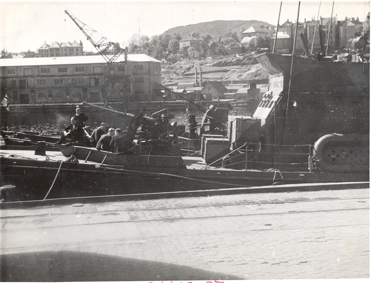 Undervannsbåtjageren Vigra i Bergen mai 1945.