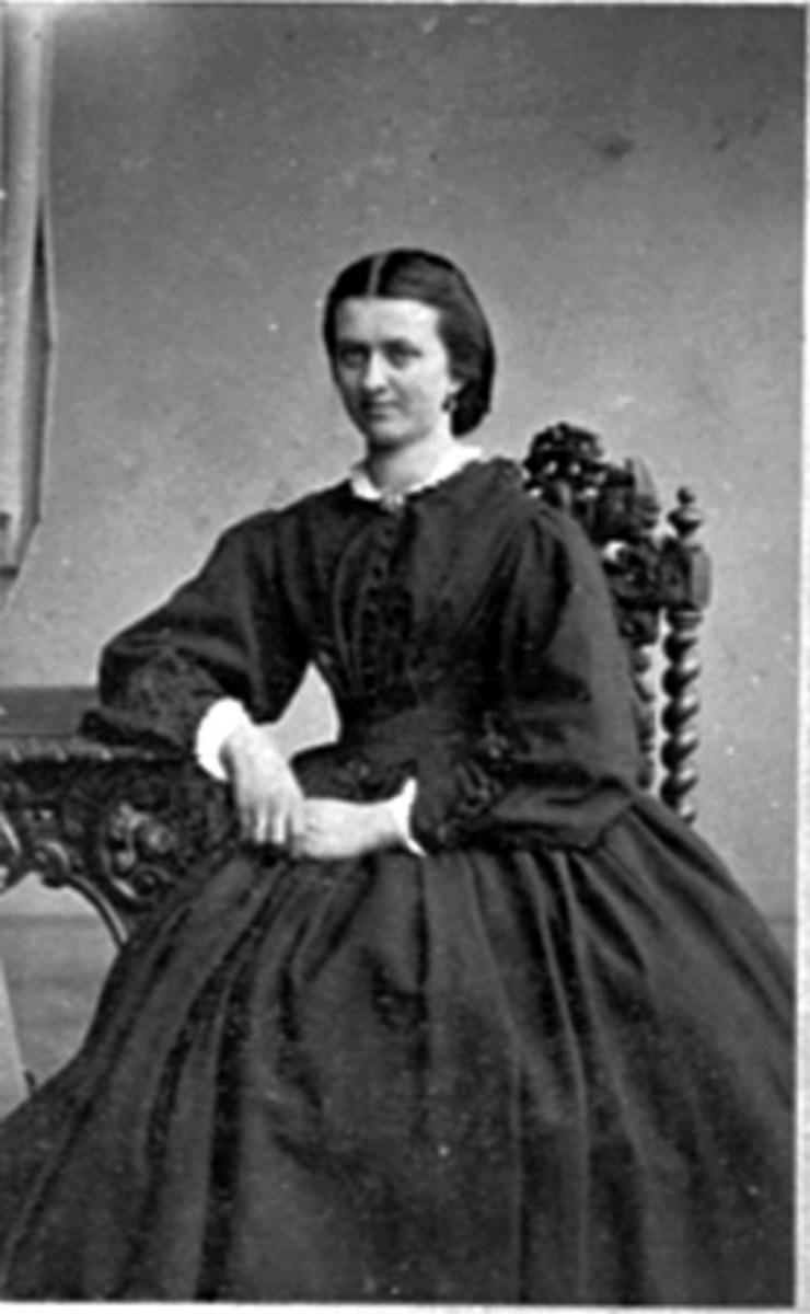 Hamar, halvfigur Frk. Skappel, antatt Ingeborg Skappel (13.03.1809-), datter av kjøpmann Even Pedersen Skappel,