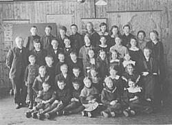 GRUPPE: 39, SKOLEKLASSE MED LÆRER GUDBRAND SKJESETH, REIDAR 