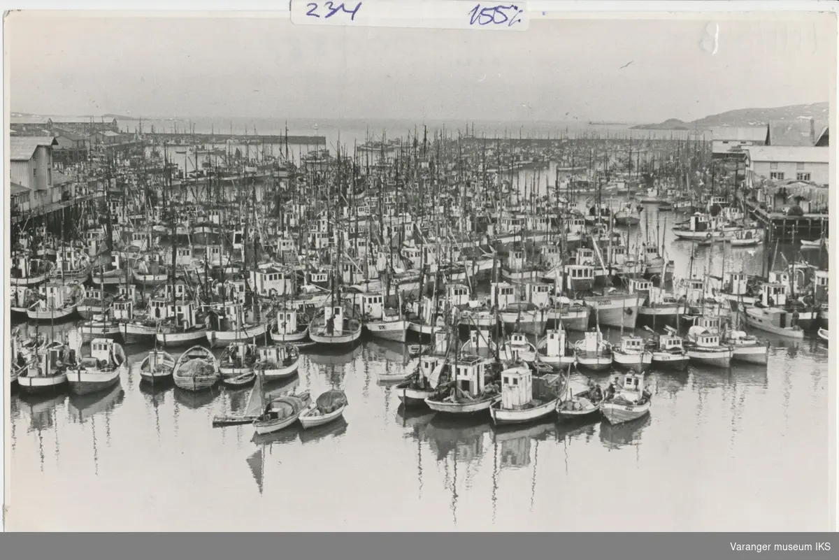 Fiskebåter på Nordre Våg, ca. 1955