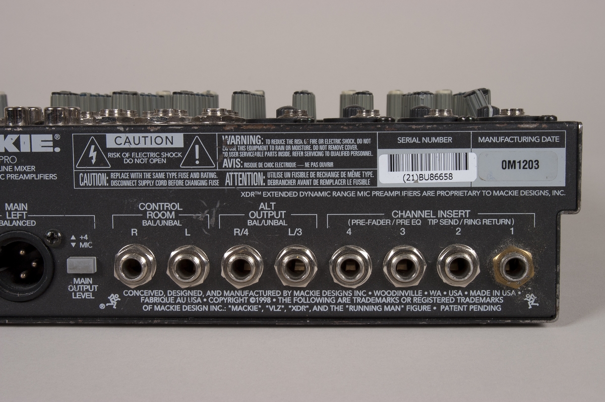 12-kanals kompakt analog mikser med integrert Premium XDR mikrofonforforsterker.