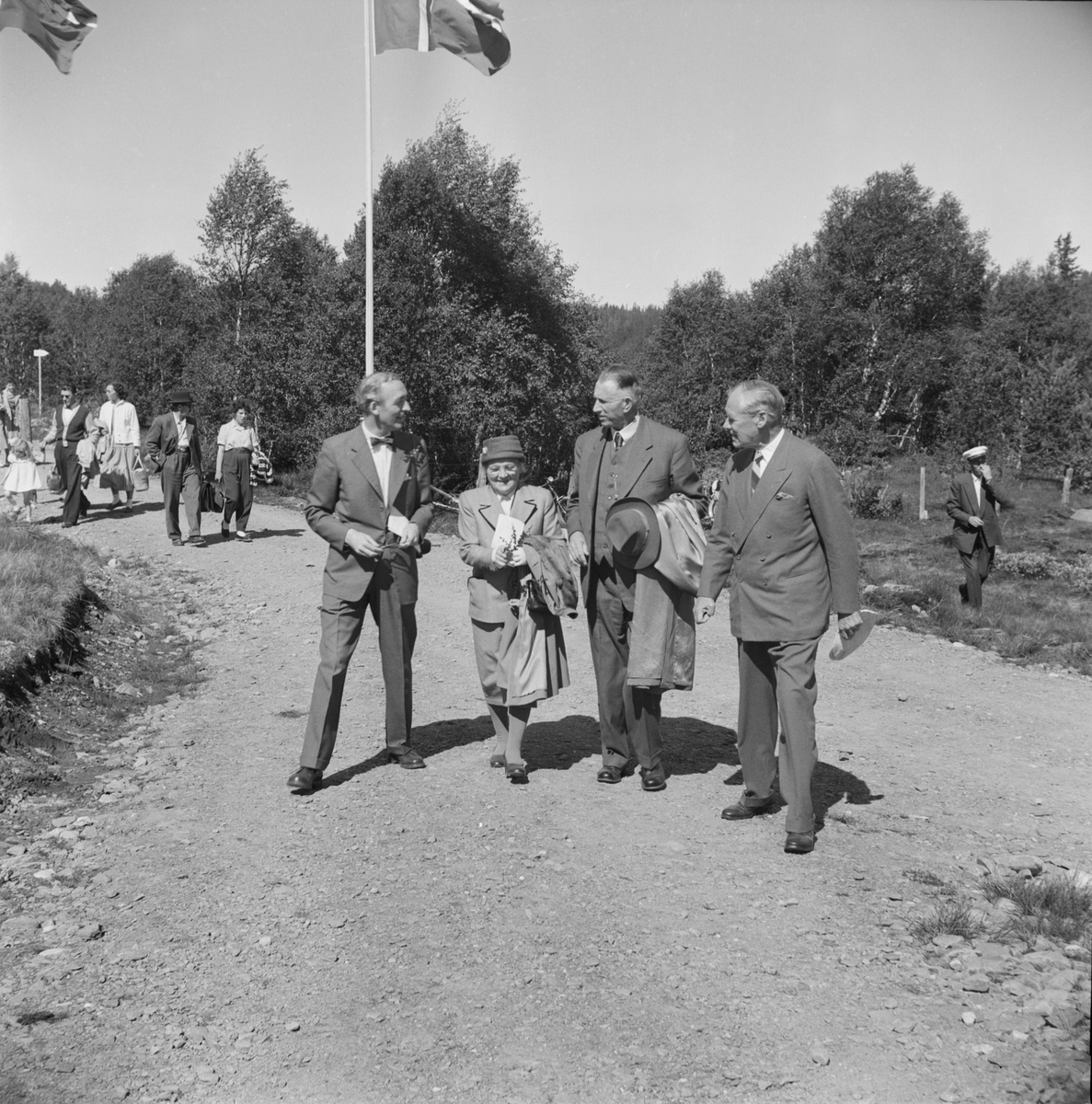 Deltakere på stevne på Nyplassen 1957 (Grutsæter hytteplass).