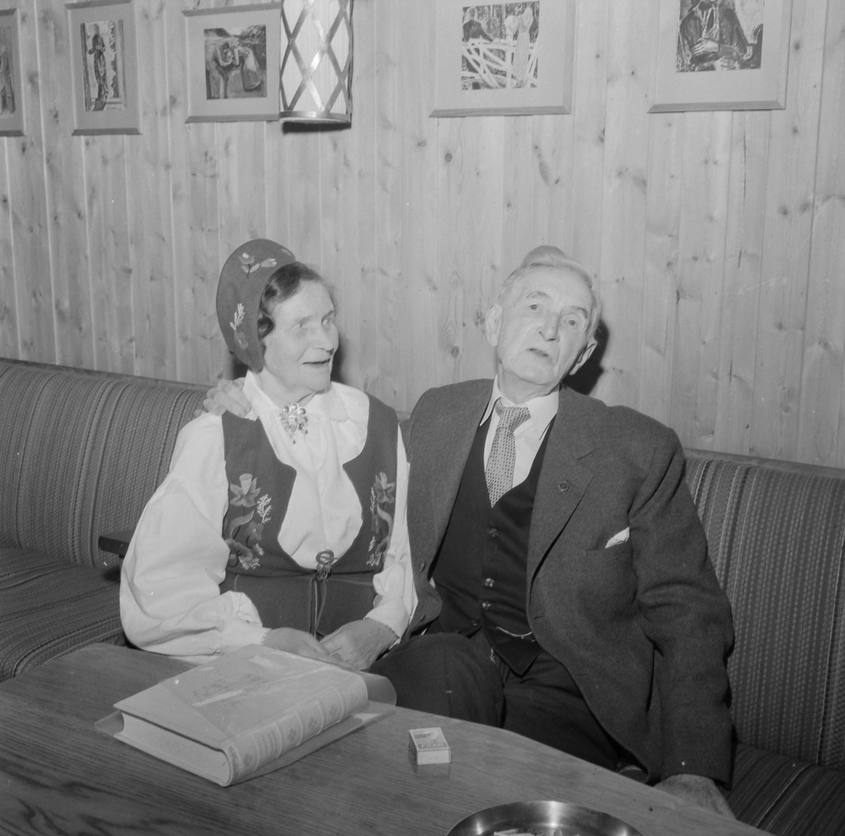 Johan Falkbergets 80-årsdag, med sin kone Anna