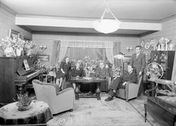 Banksjef Reidar Prøsch med familie ved feiring av hans 60-år