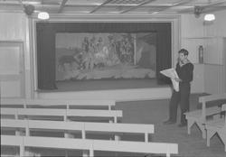 Bakteppe i Persaunet forsamlingslokale malt av Per Svinø