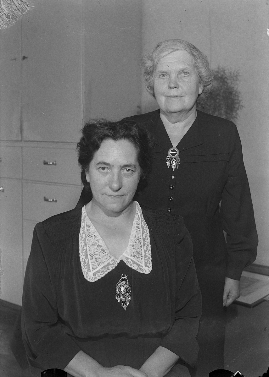 Olga Gimse og Klara Naust