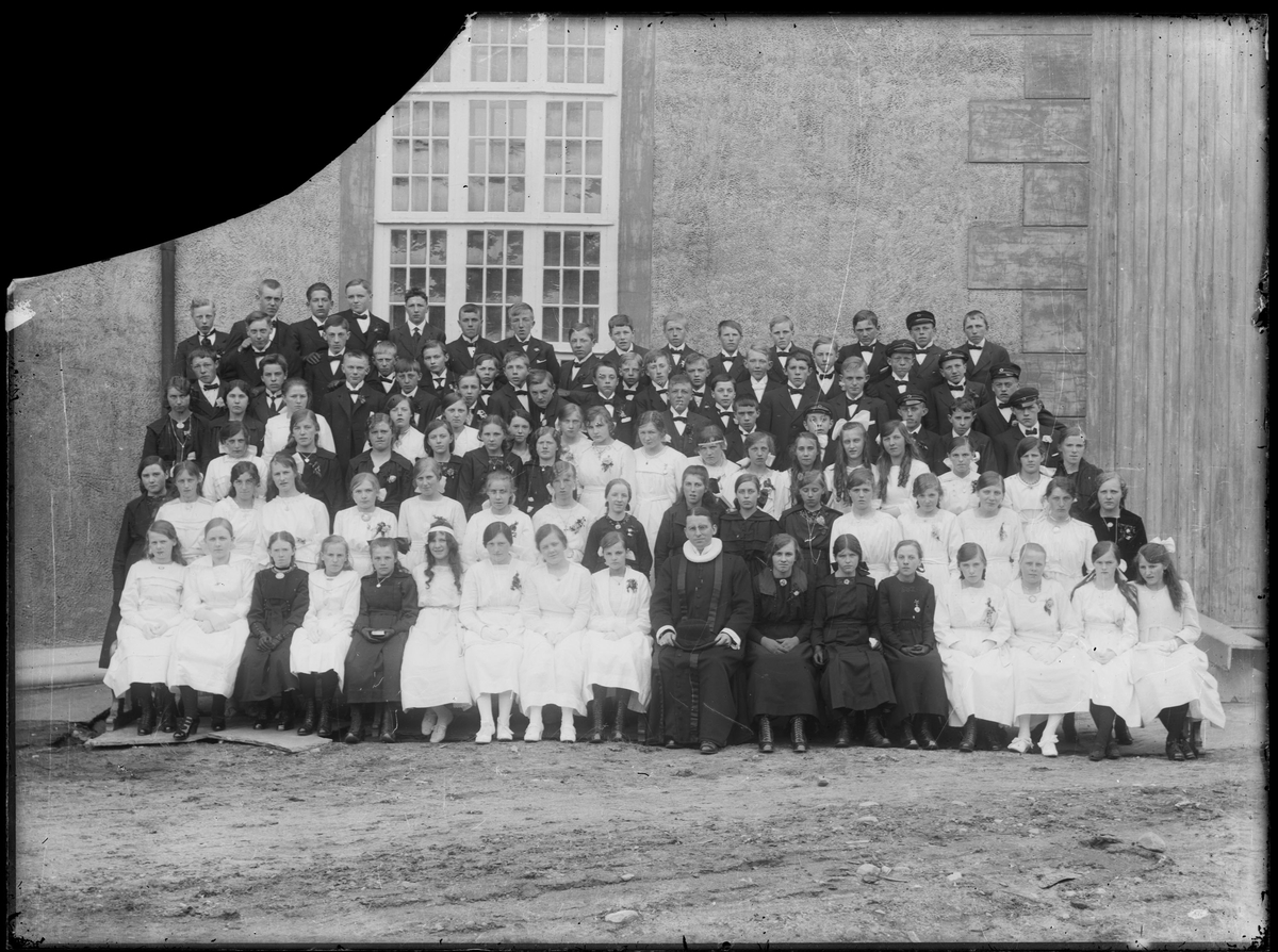 Konfirmanter ved Røros kirke, 1920