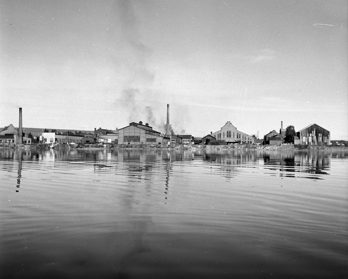 Hamar Jernstøperi og Mekansk verksted, Ham-Jern, Espern, fabrikkområde, Jernbaneverkstedet til venstre,