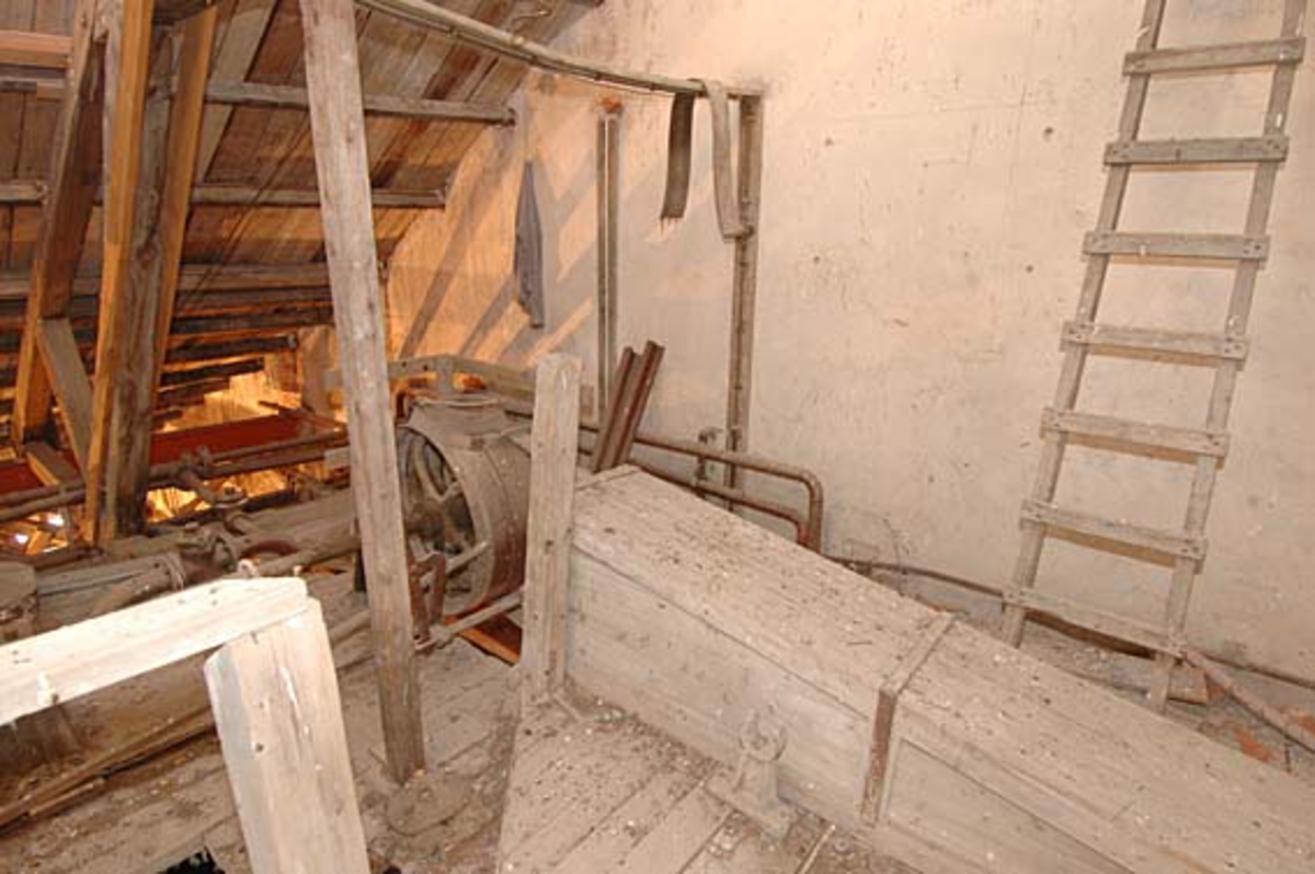 Balatareim innebygget i trepanel, for tilførsel av kraft til røreverket i mikseren. 