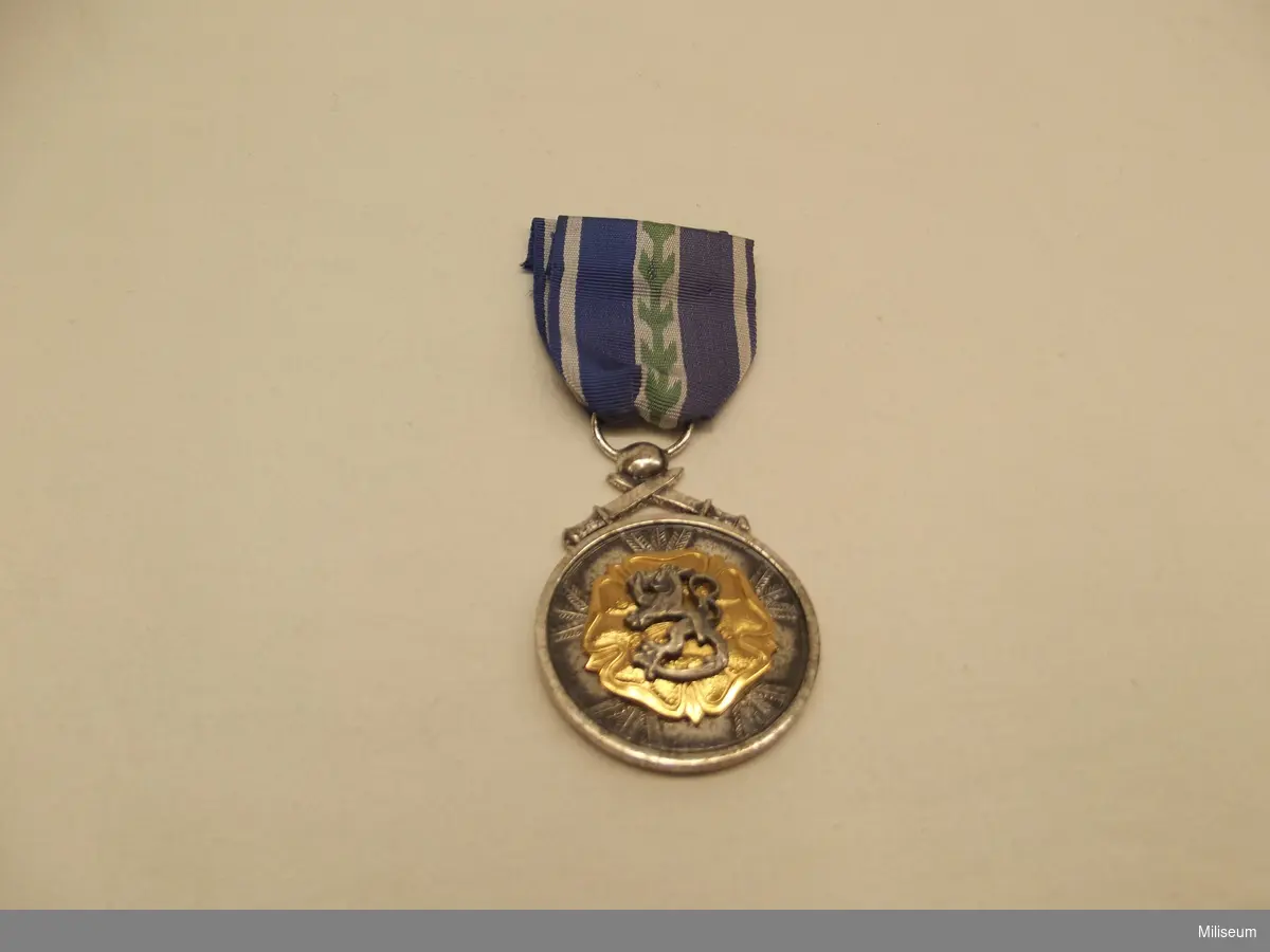 Medalj, Finlands reservofficersförbunds stora medalj. 
Delar: Skrivelse från Finlands ambassad, kuvert.