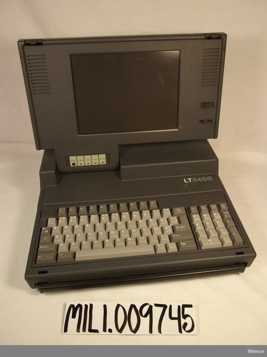 Bärbar dator Model No: LT5400

Med tillhörande dataväska.