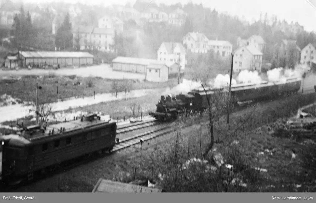 Damplokomotiv type 25d nr. 422 med lokaltog Bergen-Nesttun på Minde stasjon