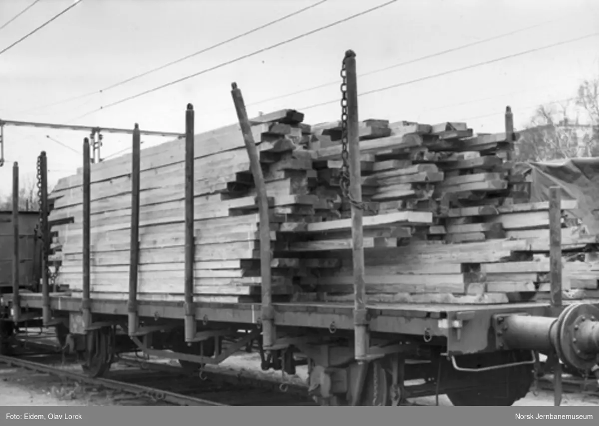 NSB plattformvogn litra T4 nr. 4311 lastet med tømmer