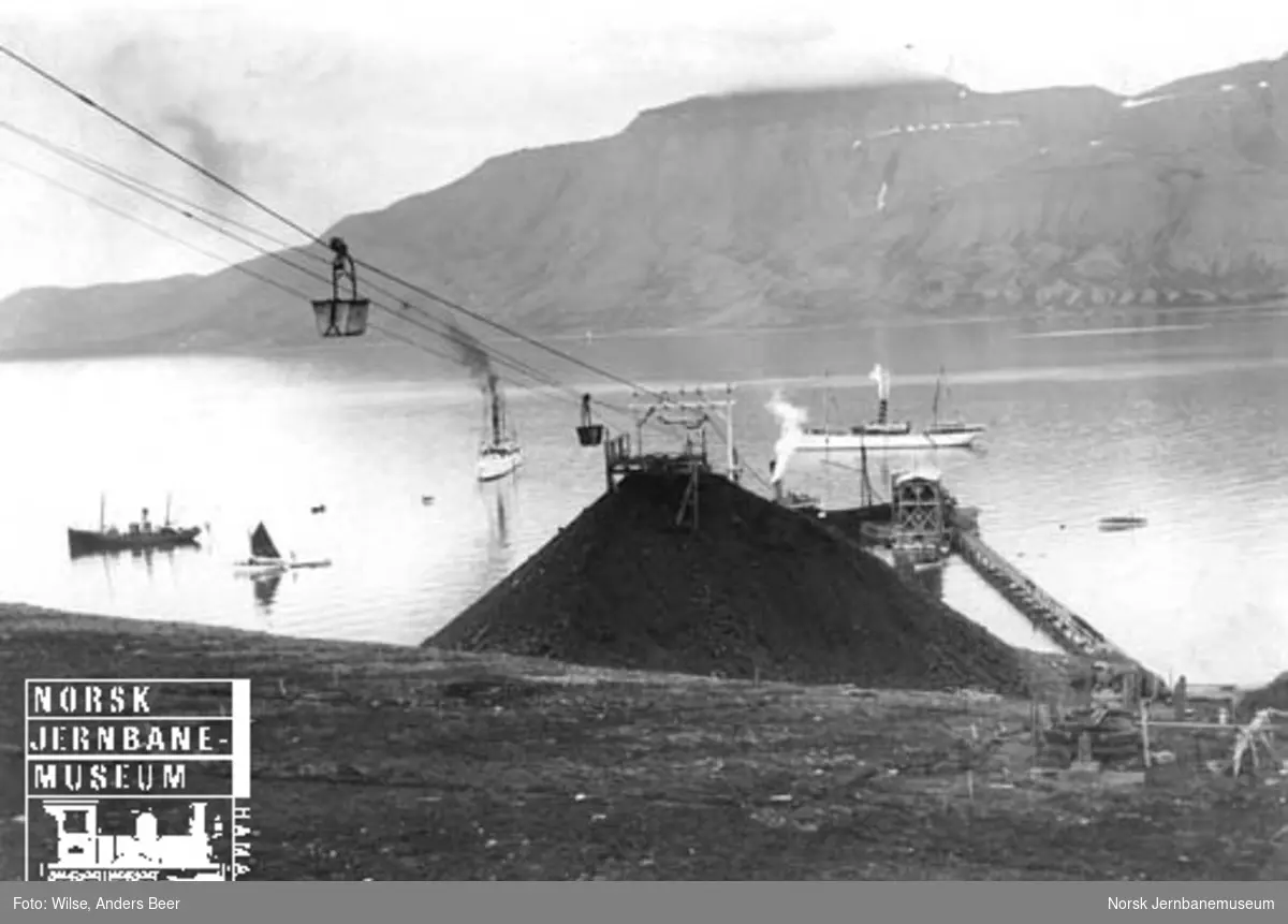 Arctic Coal Co : taubane og kaianlegg i Advent Bay, Svalbard