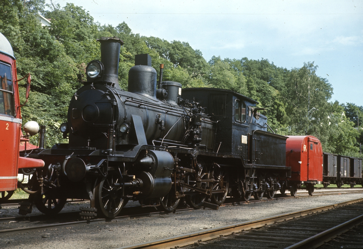Damplokomotiv type 21a nr 203 hensatt på Arendal stasjon. Lokomotivet ble tatt ut av drift etter Treungenbanens nedleggelse høsten 1967