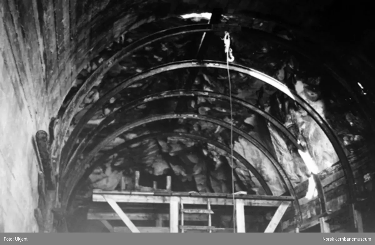 Vossebanens ombygging : Nakkegjelet I tunnel