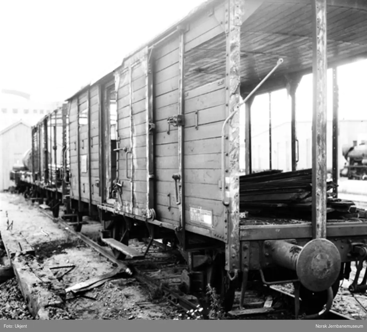 NSB Verkstedet Kvaleberg : riving av gamle godsvognkasser