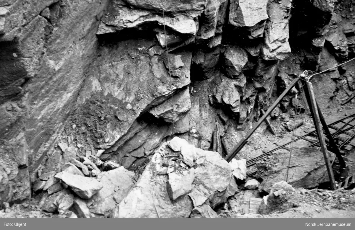 Almli tunnel : nedrast steinblokk som drepte tre mann høsten 1943
