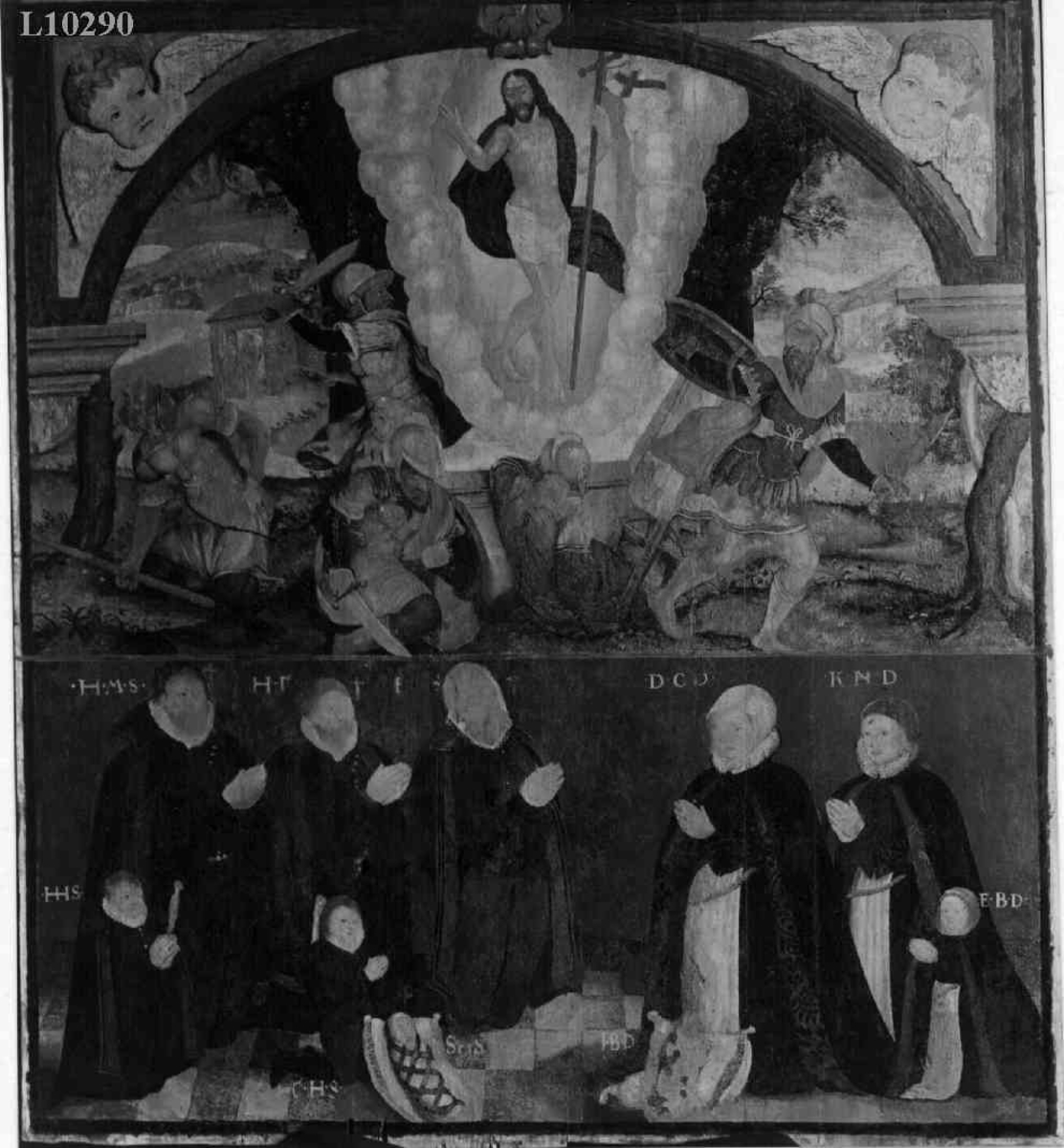 Portrett av Dorthe Christensdatter, hennes tre ektemenn og barn. Oppstandelsen med Kristus på vei opp av kisten. En stor sol på toppstykket. 
