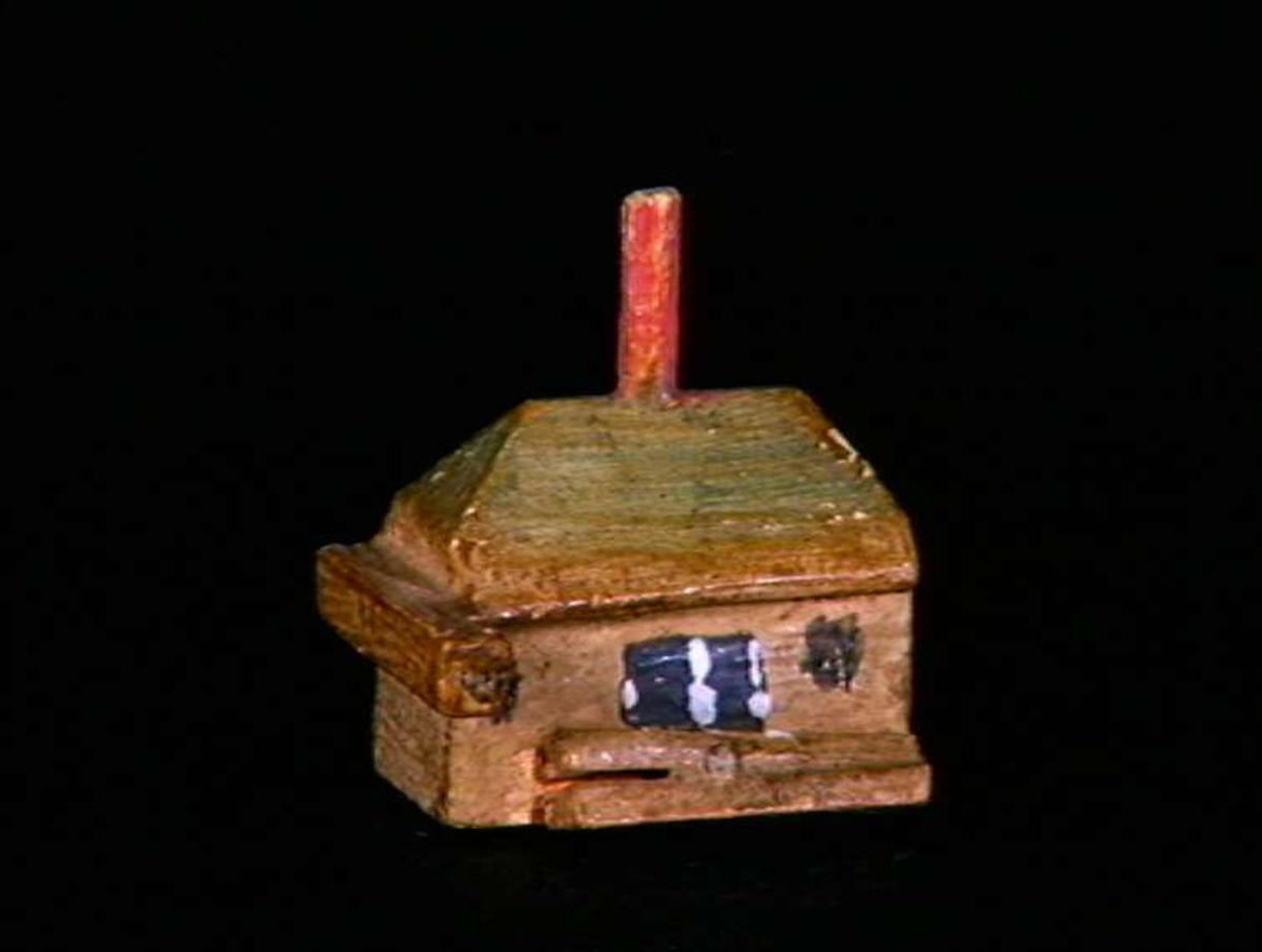 Sett med ca 200 leketøyhus laget av tre i forskjellige former og farger.