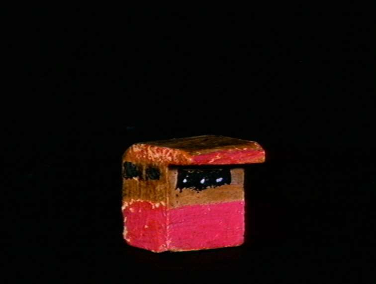 Sett med ca 200 leketøyhus laget av tre i forskjellige former og farger.