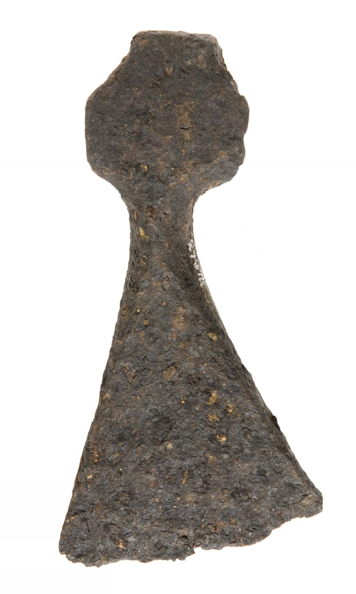 Asymmetrisk kileformet blad
Øksehammer med skaftehull og bortrustede fliker