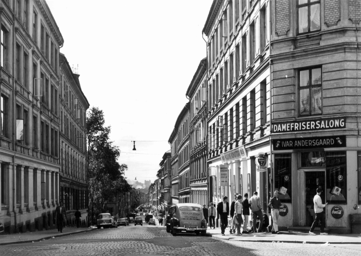 Markveien, Grünerløkka, Oslo 1961. Utsikt fra Øvre Foss nedover Markveien, mot Sjømannsskolen.