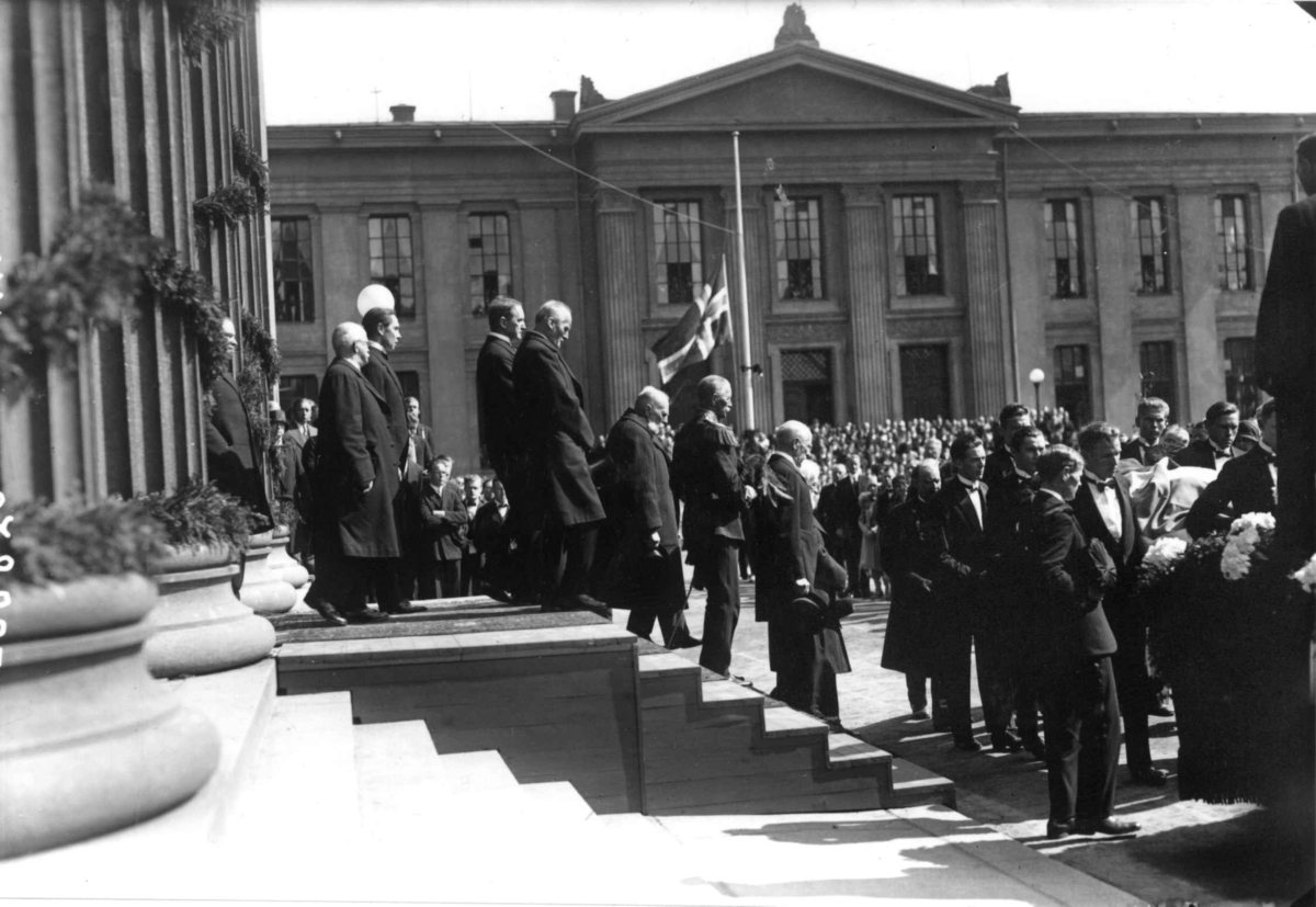Fridtjof Nansens begravelse 17. mai 1930. Fra Universitetsplassen.