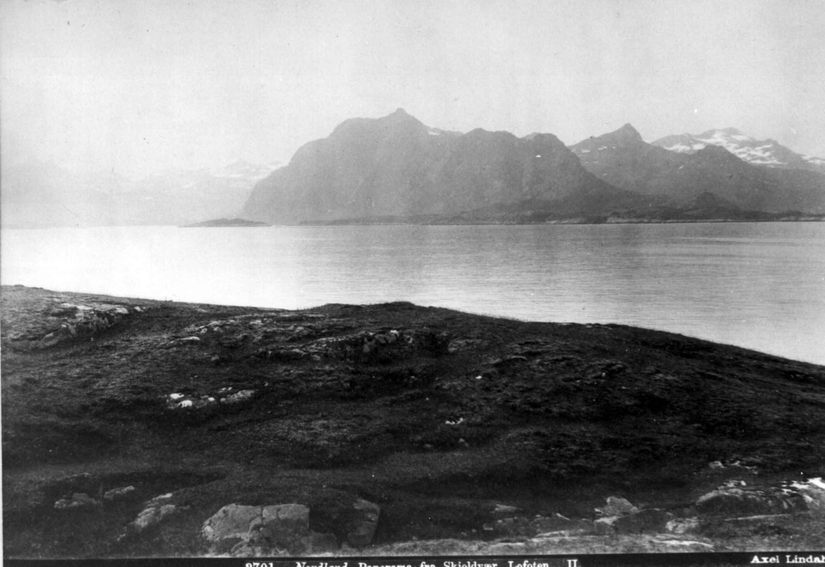 NR. 20701 Panorama fra Skjoldvær, Nordland.