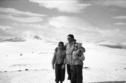 Fritjof Arentz sammen døtrene Guri og Siri på fjellet påsken