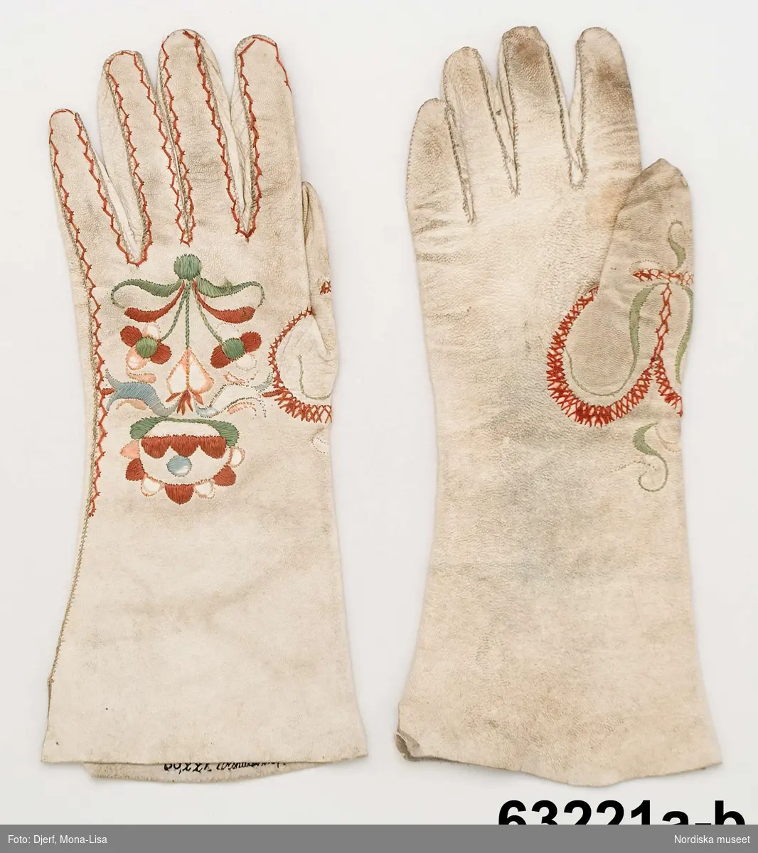 Handskar - Nordiska museet / DigitaltMuseum