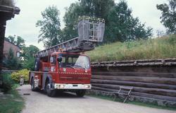 Brannbil i Telemarkstunet på Norsk Folkemuseum. Brannbilen b