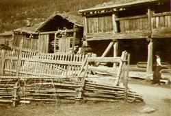 Loft, Marstein, Lom, Oppland. Fotografert 1909.