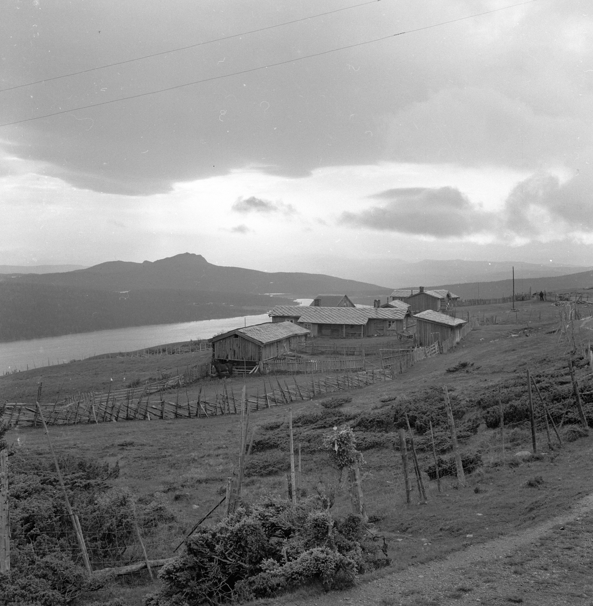 Setertun ved Peer Gyntveien i Oppland.  Fotografert juli 1956.