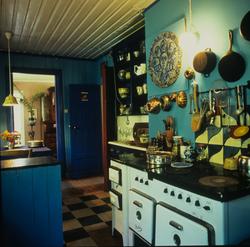 Blåmalt kjøkken i Kirsebærgården, fra 1860-årene, på Hvasser