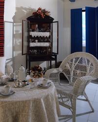 Sommerstue i gresk stil. Illustrasjonsbilde fra Bonytt 1987.