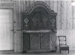 Skap, ant. utført av Gammel-Andres Plassa og malt av S. Jamt