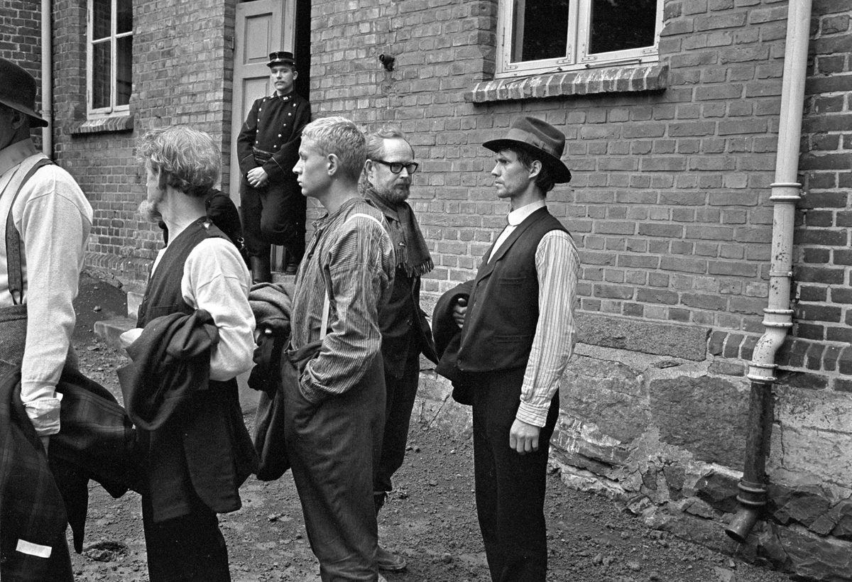 Serie. Fra innspillingen av den interskandinaviske filmen "Sult" i Oslo. Per Oscarson spiller hovedrollen. Fotografert september 1965.

