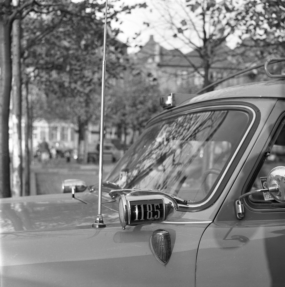 Serie. Taxier fra forskjellige taxisentraler i København, Danmark. Fotografert oktober 1959.



