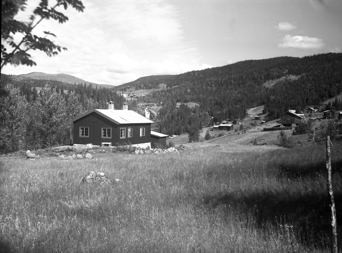 Hytta Kosebu ligger i Eggedal. Fotografert juli 1937.