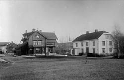 Gårdsbebyggelse, flere hus på tun. Avfotografering(?)