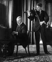 Duett for flygel og fiolin. Birger Hammer.