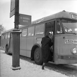 Bussholdeplass,  Ankertorget, Oslo, 30.12.1958.