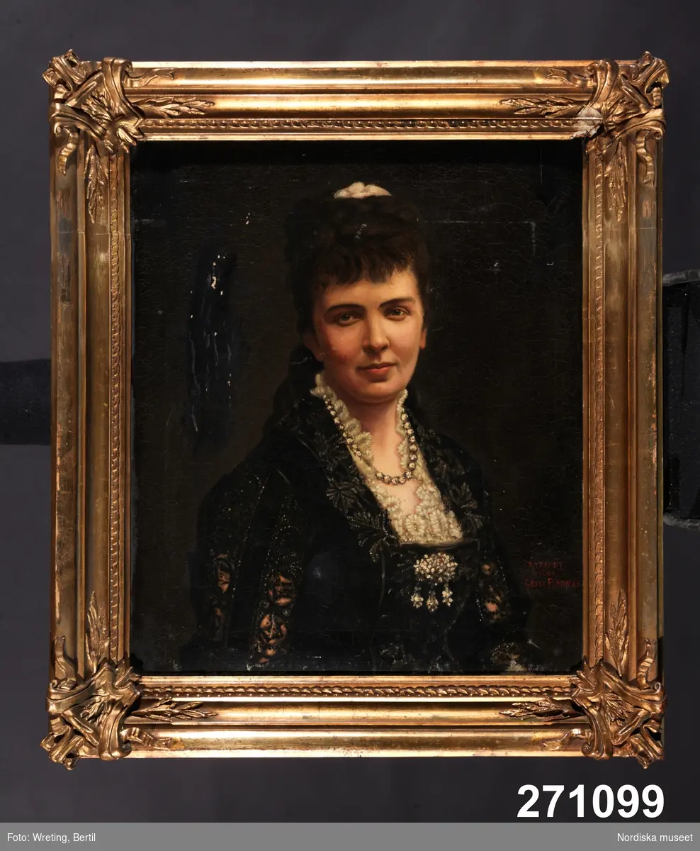 Porträtt, olja på duk, sign. "P. YRONDY / ATELIER / GÖSTA FLORMAN".
Föreställer Stephanie von Wedel, f. Hamilton (1852-1937). Profilerad och förgylld ram av trä.
/Anna Arfvidsson Womack 2022
