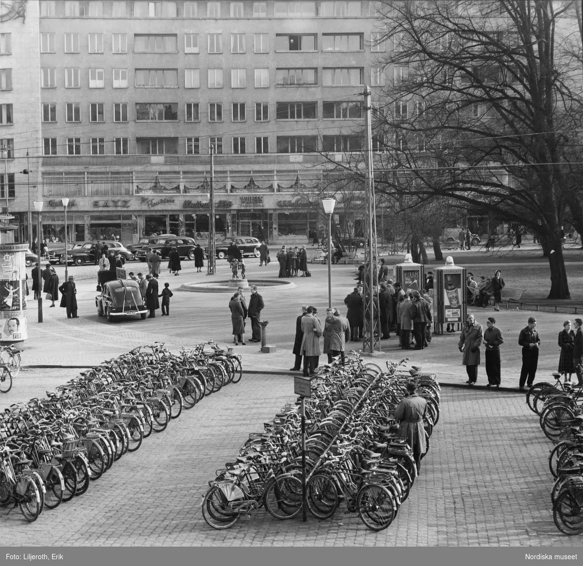 Cyklar i långa rader på Gustaf Adolfs torg, Malmö.