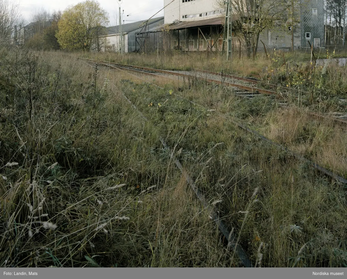 Hallsberg,  industrispår, industri, år 1999-2000. Järnväg, Lagerhus silo ritad av Gunnar Asplund.