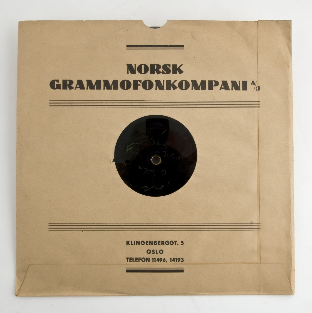 Reklamesang for Sorte Mand sigarer. Sanger, komponist og tekstforfatter er ukjent. Sangen ble spilt inn hos Norsk Grammofonkompani A/S, Klingenberggata 5, Oslo.  Både sangen og talesporet ble trolig brukt i en reklamefilm i 1938.