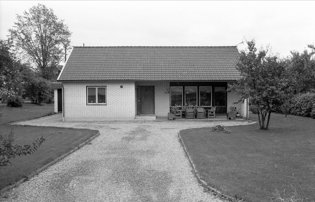 Bostadshus med garage, Oxsätra 2:8, Bälinge socken, Uppland 1983