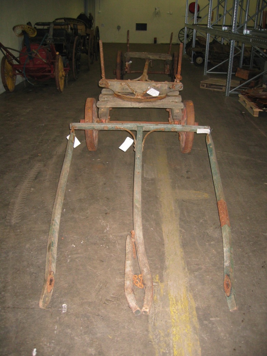 for transport av trelast og lignende(5 deler)(Bildet viser vogna montert)

Tospann, 4 hjulsvogn med stillbar hjulavstand for transport av trelast