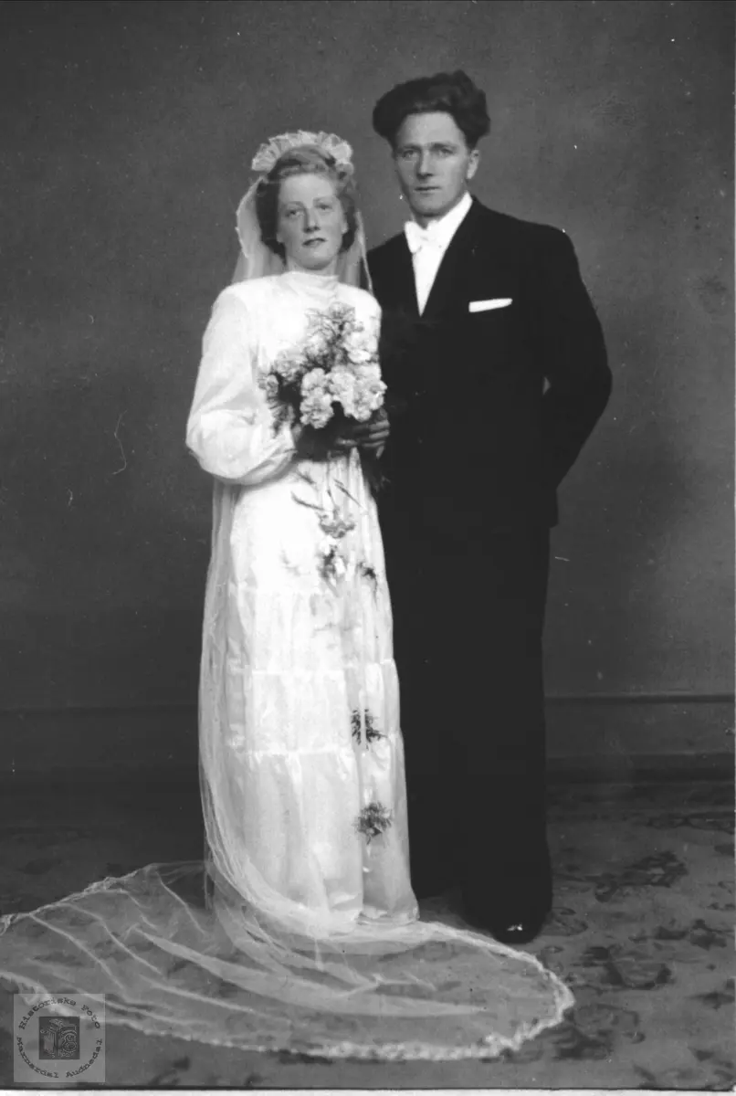 Brudeparet Olga og Ragnvald Finsådal, Øyslebø.